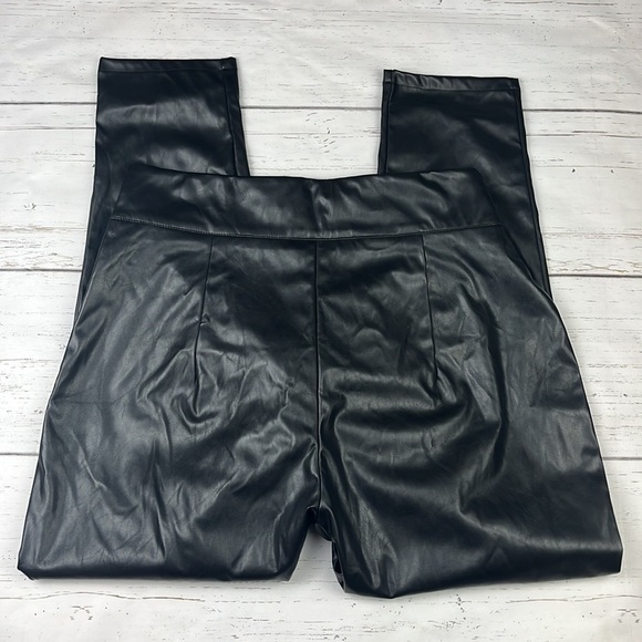 ☀️NWT PrettyLittleThing Black Faux Leather Tie Belt Pants - Picture 5 of 9